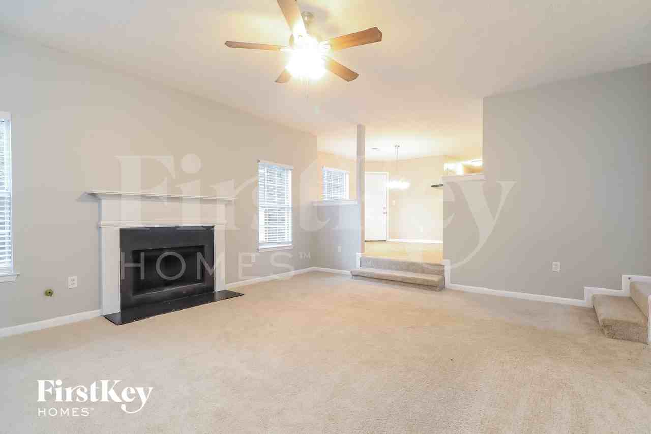 556 Harvick Cir - Photo 4 of 15
