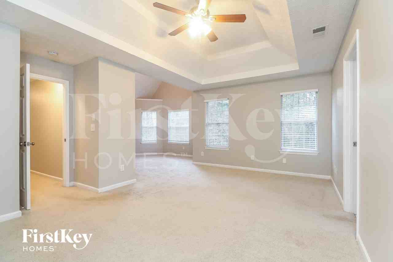 556 Harvick Cir - Photo 7 of 15