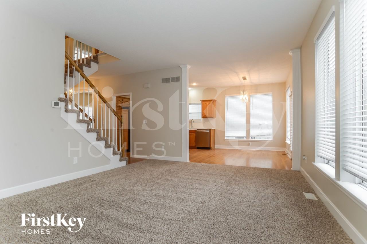 5719 N Ames Ave - Photo 4 of 15