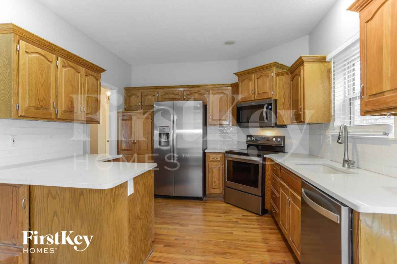 5719 N Ames Ave - Photo 5 of 15