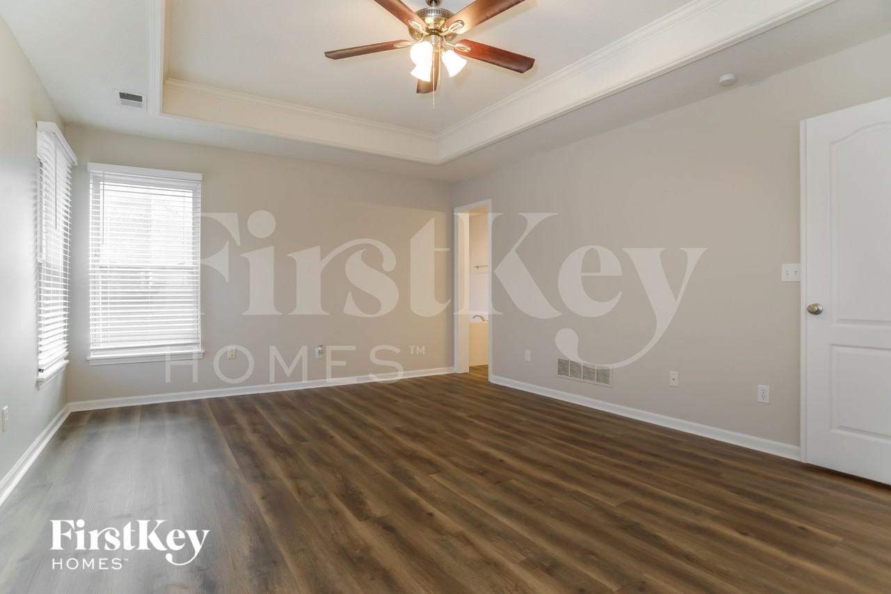 5719 N Ames Ave - Photo 7 of 15