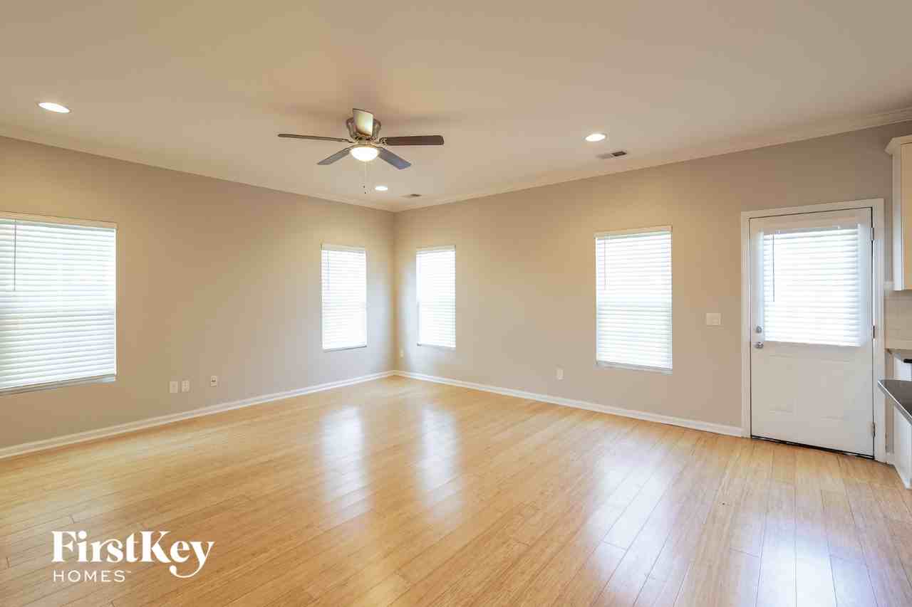 3336 Pavilion Lake Dr - Photo 3 of 15