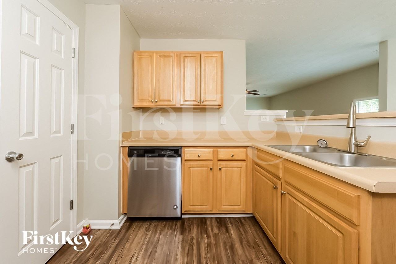 1714 Cape Fear Way - Photo 5 of 15