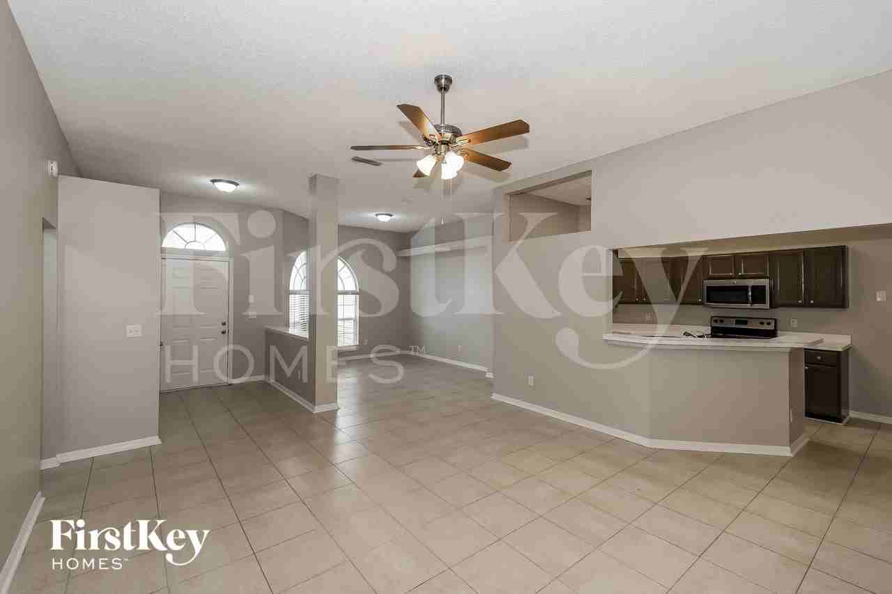 3421 Provincial Cir E - Photo 3 of 15