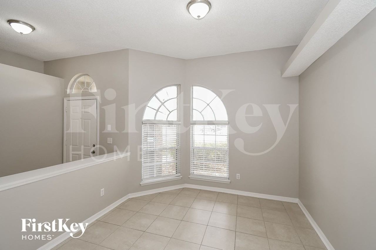 3421 Provincial Cir E - Photo 5 of 15