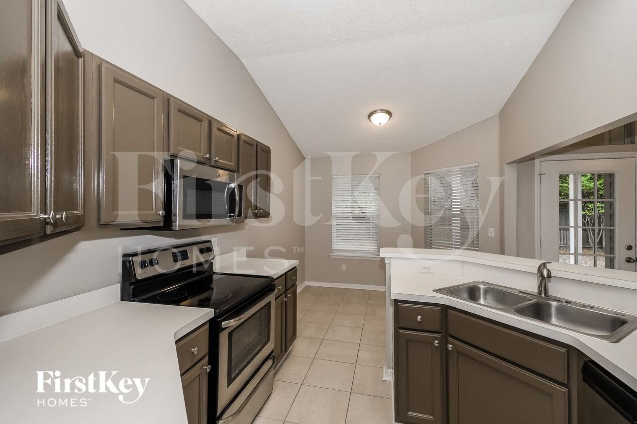 3421 Provincial Cir E - Photo 6 of 15