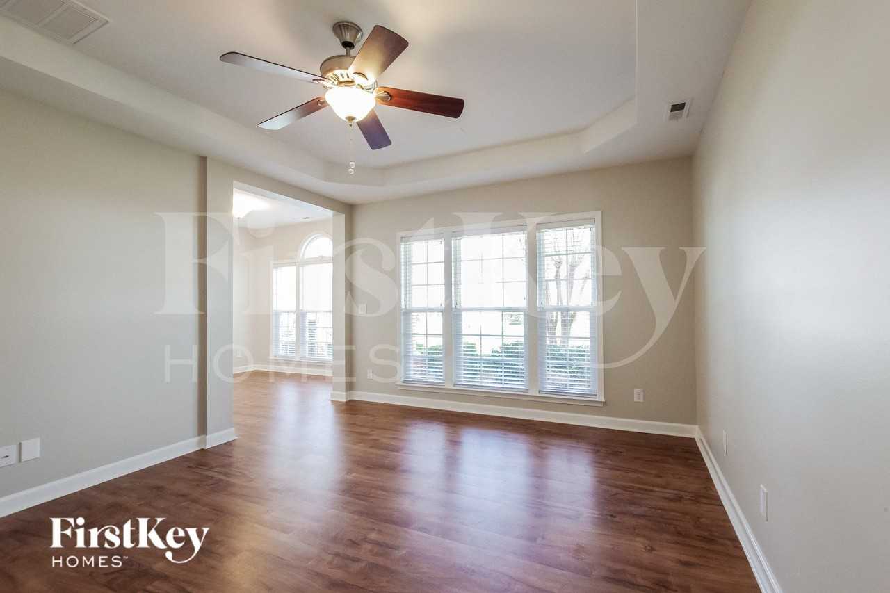 4007 Fountainbrook Dr - Photo 2 of 15