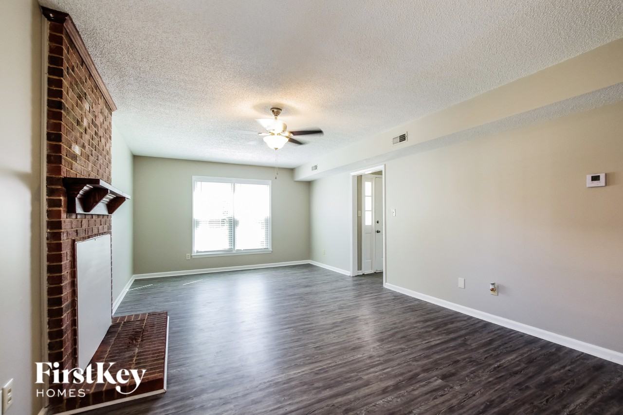 11731 Charnwood Ct - Photo 3 of 15