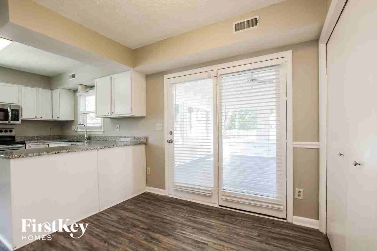 11731 Charnwood Ct - Photo 5 of 15