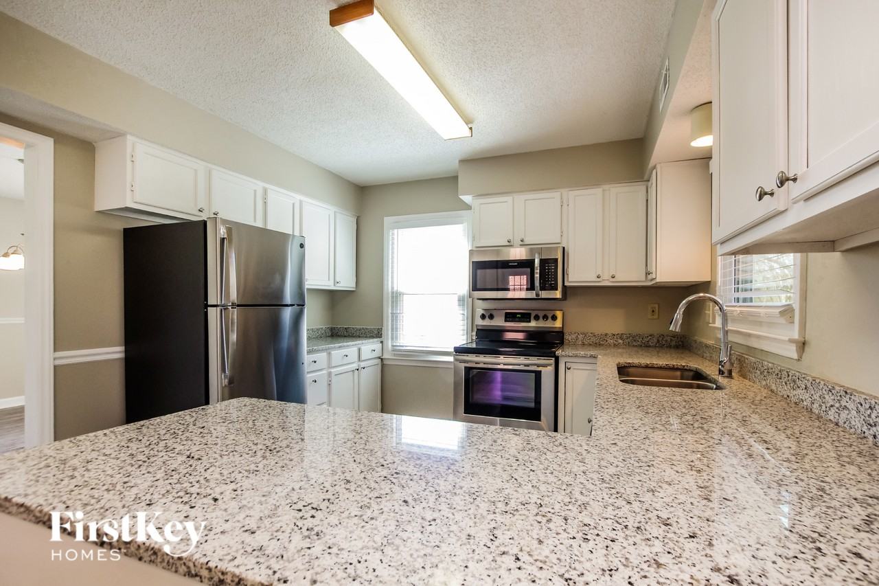 11731 Charnwood Ct - Photo 6 of 15