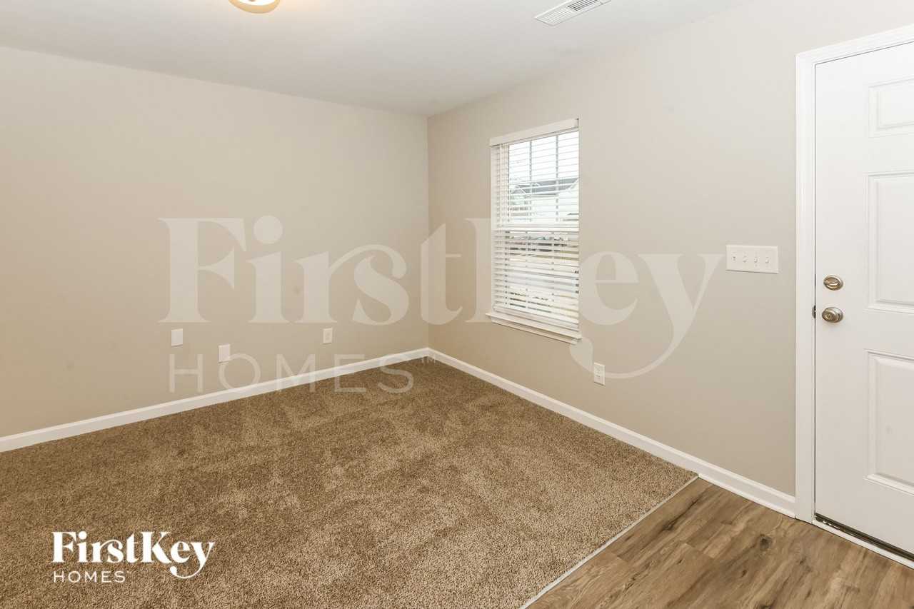 5727 Natick Dr - Photo 4 of 14