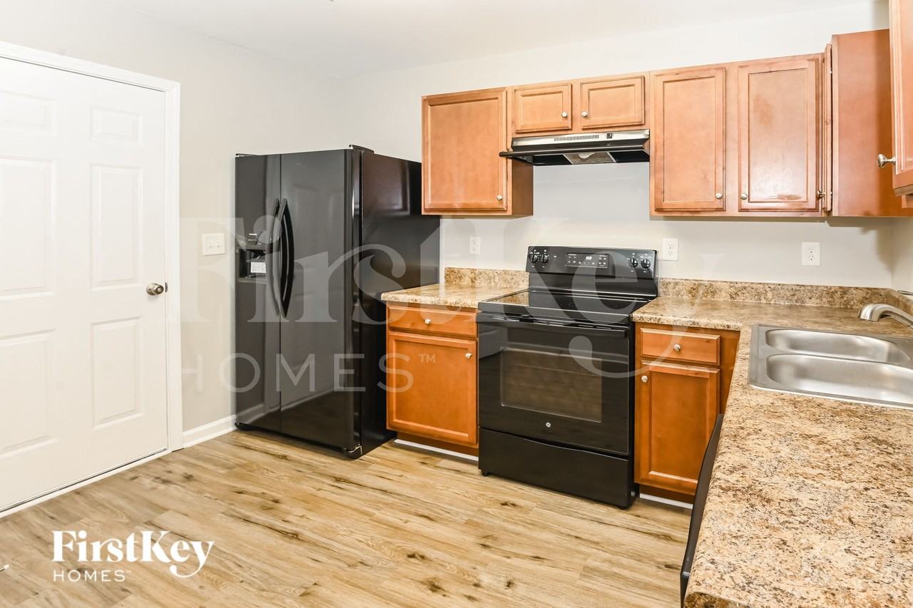 5727 Natick Dr - Photo 6 of 14