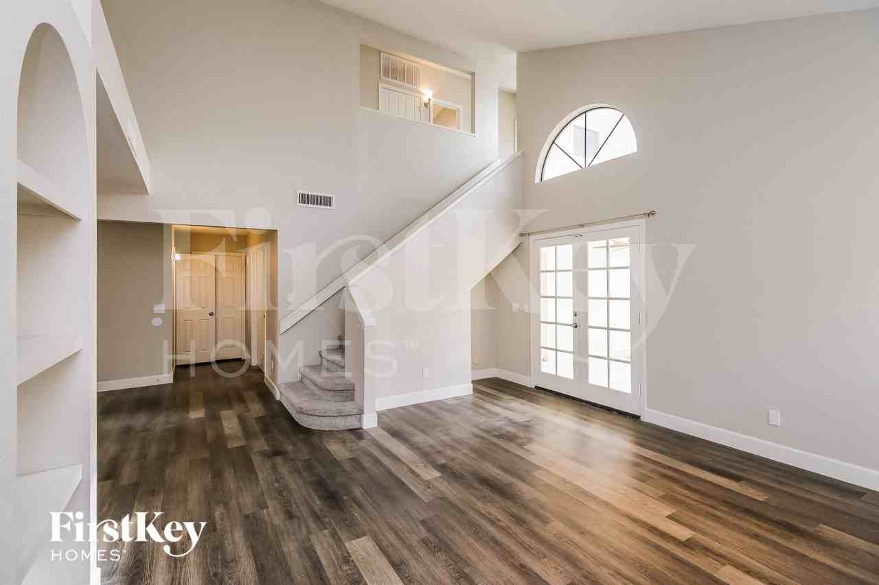 121 W Gary Way - Photo 2 of 15