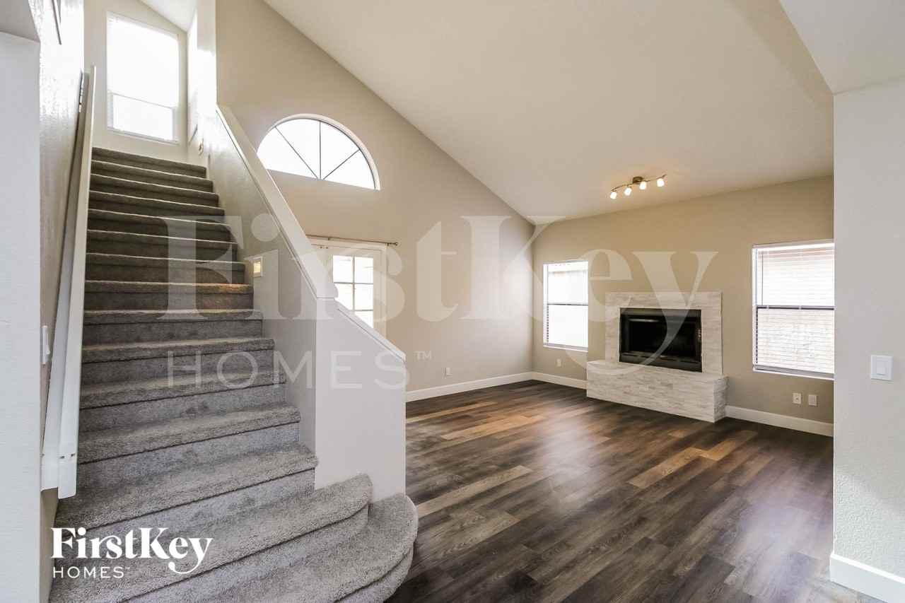 121 W Gary Way - Photo 3 of 15