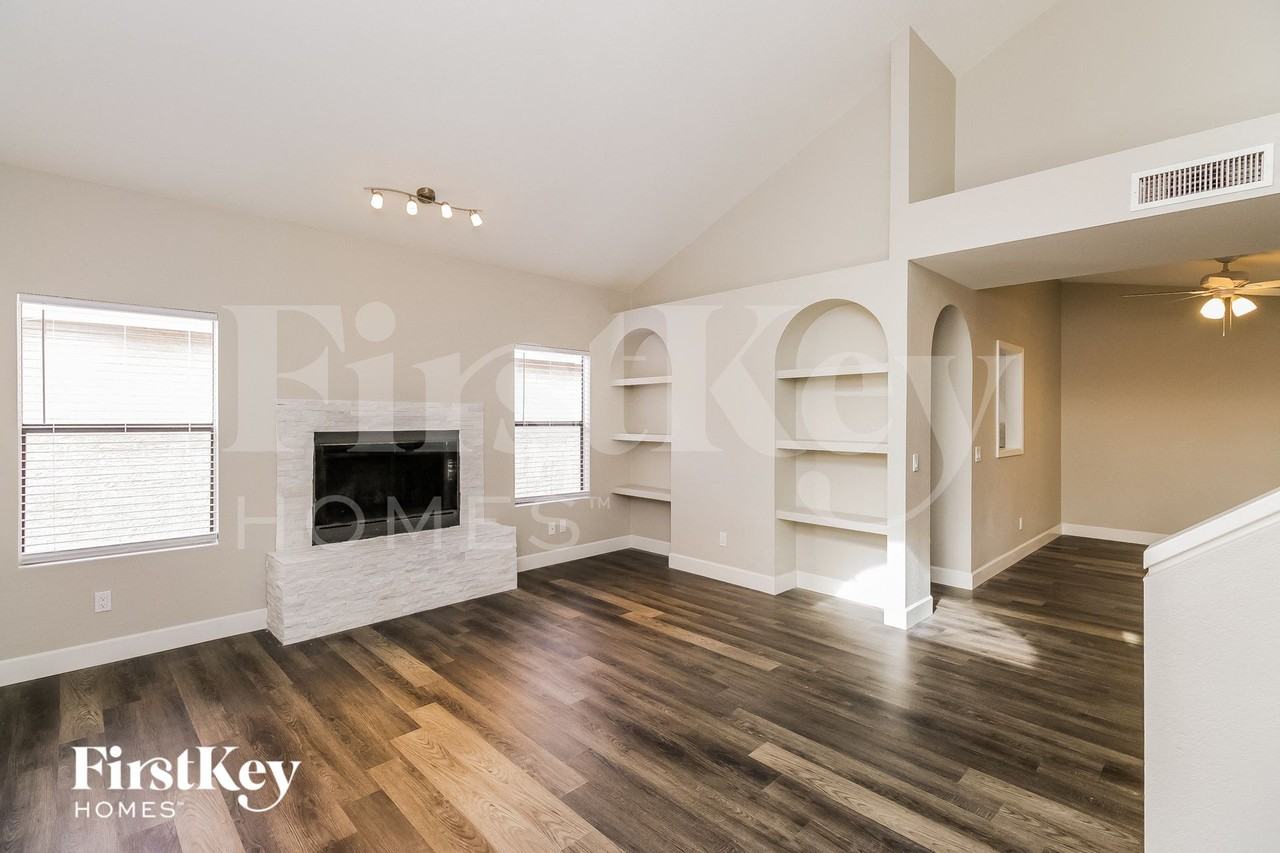 121 W Gary Way - Photo 4 of 15