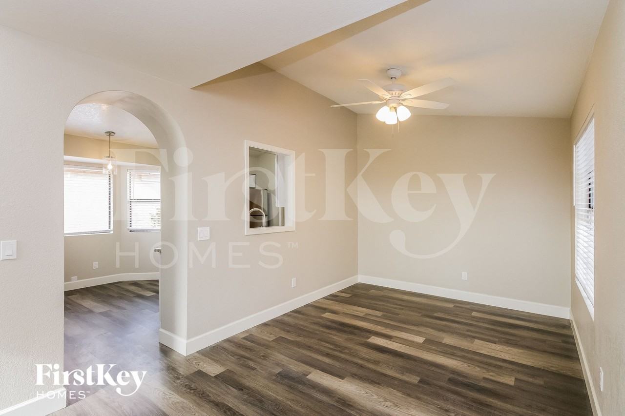 121 W Gary Way - Photo 5 of 15