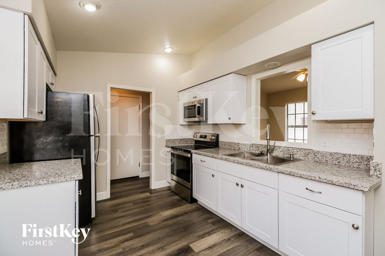 121 W Gary Way - Photo 6 of 15