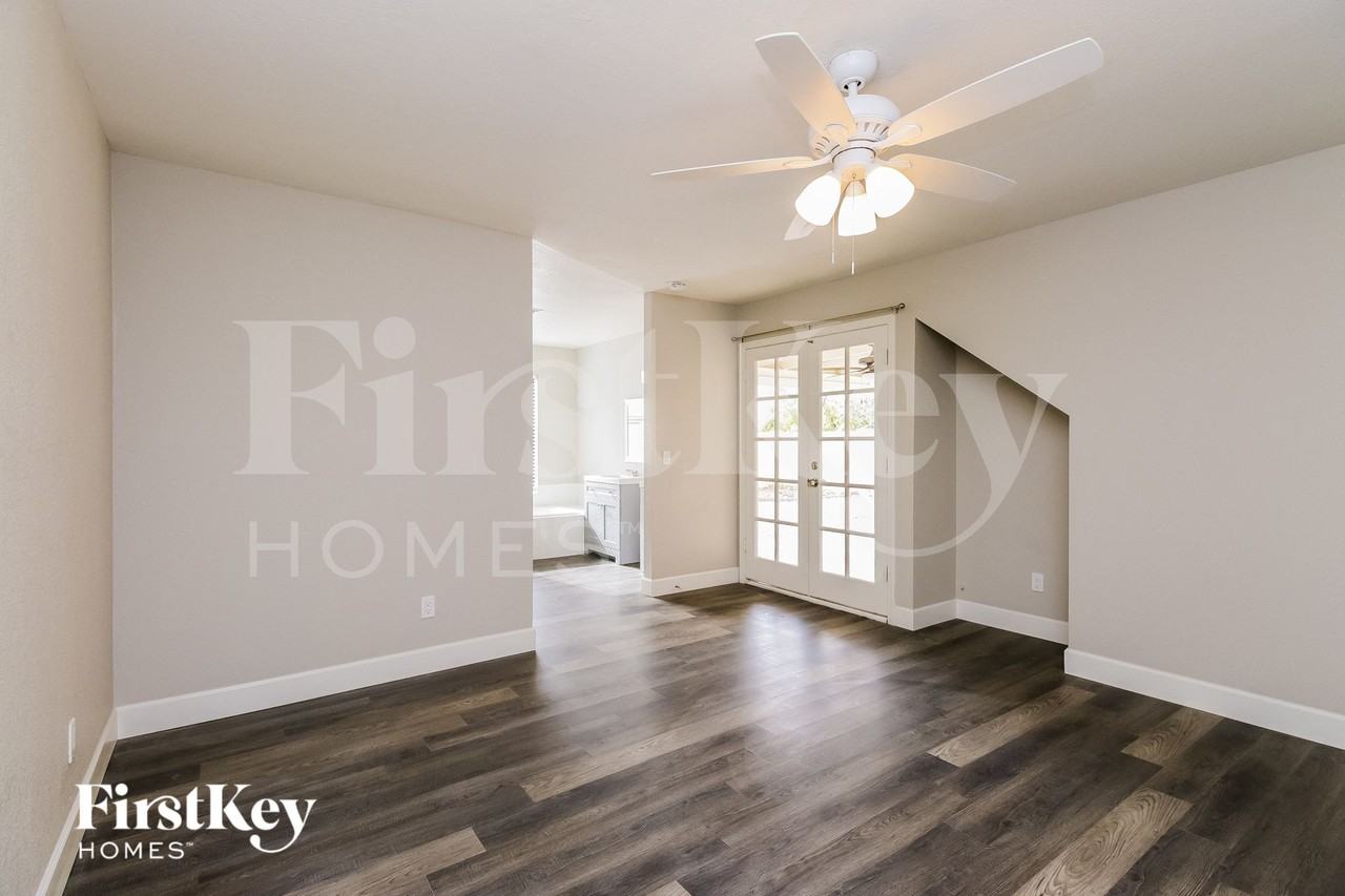 121 W Gary Way - Photo 7 of 15