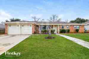 featured image of 220 Hallbrook Dr