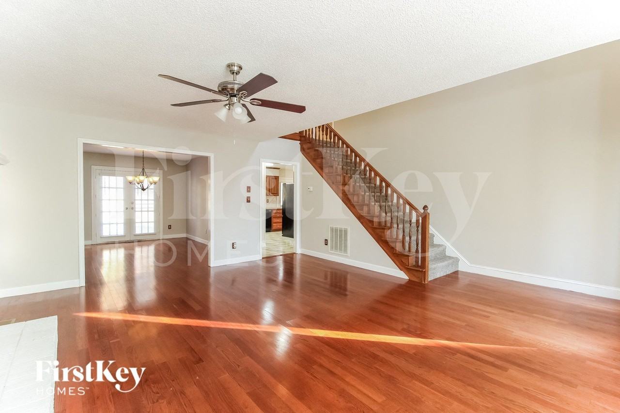 1804 Chipchase Rd - Photo 3 of 15