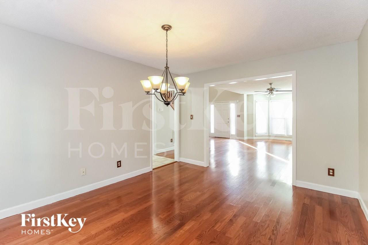 1804 Chipchase Rd - Photo 4 of 15