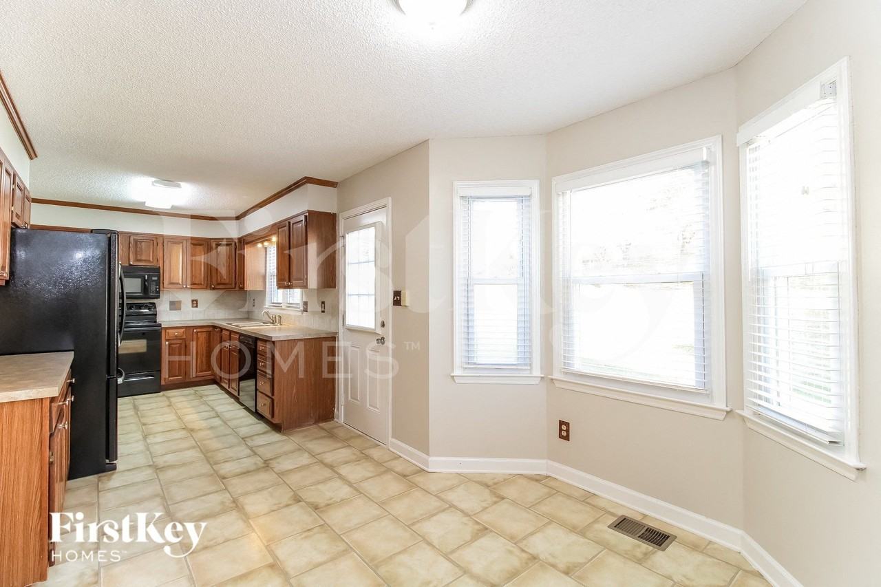 1804 Chipchase Rd - Photo 5 of 15