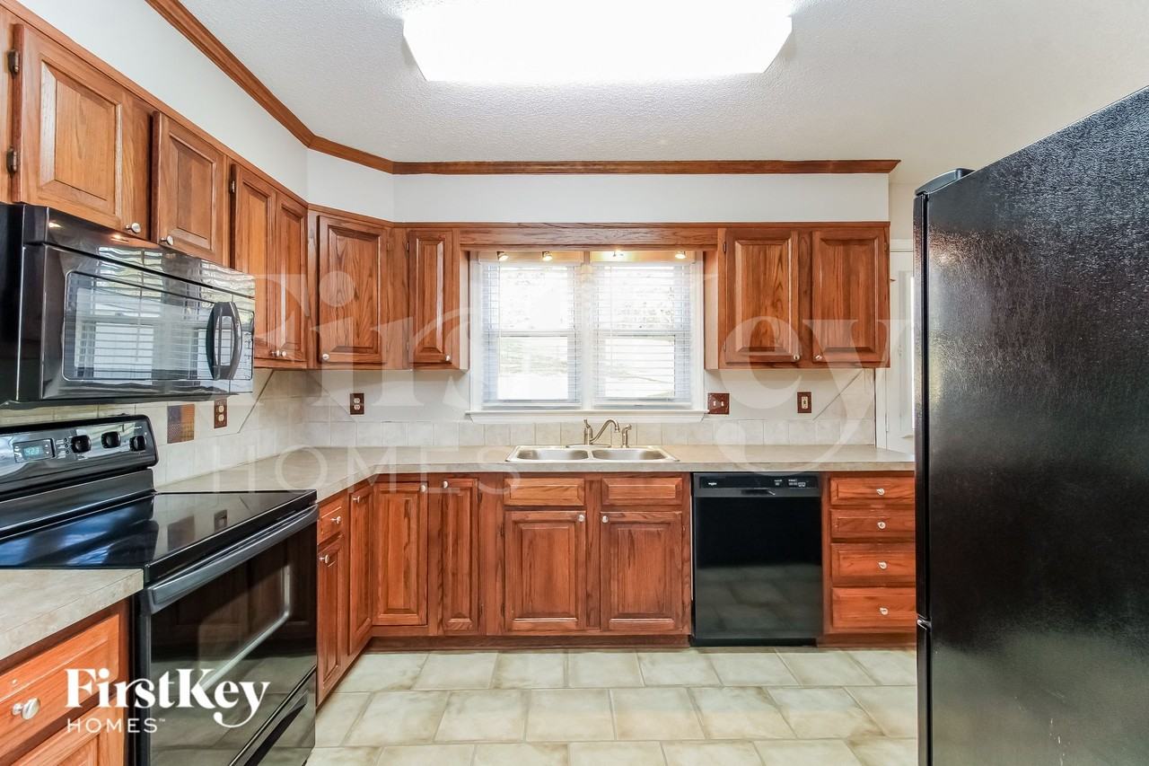 1804 Chipchase Rd - Photo 6 of 15