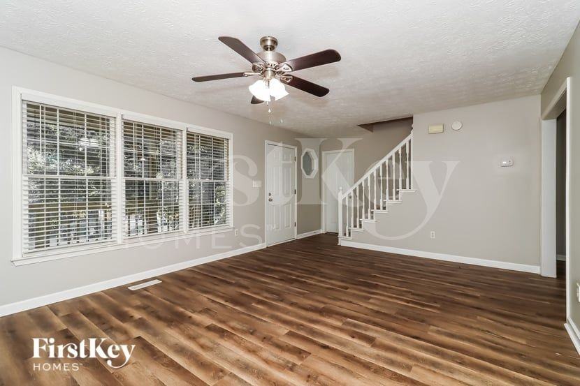 345 Maplelake Dr - Photo 3 of 16