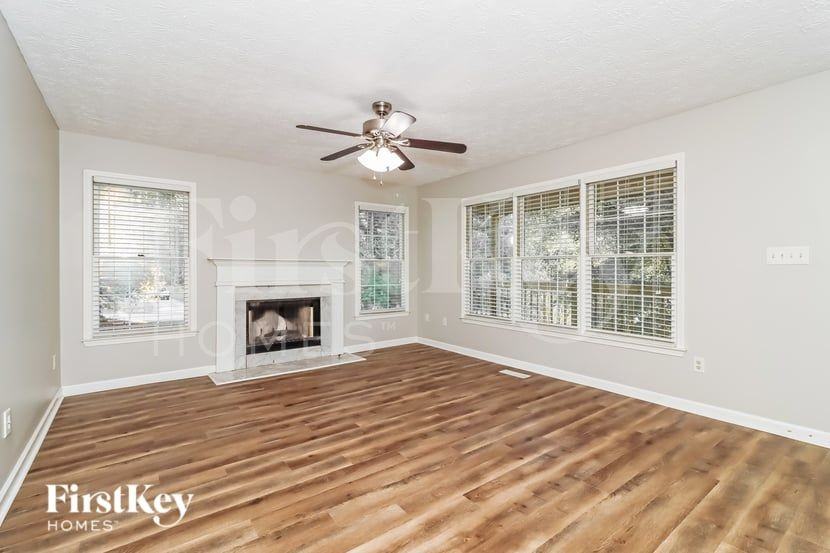 345 Maplelake Dr - Photo 4 of 16