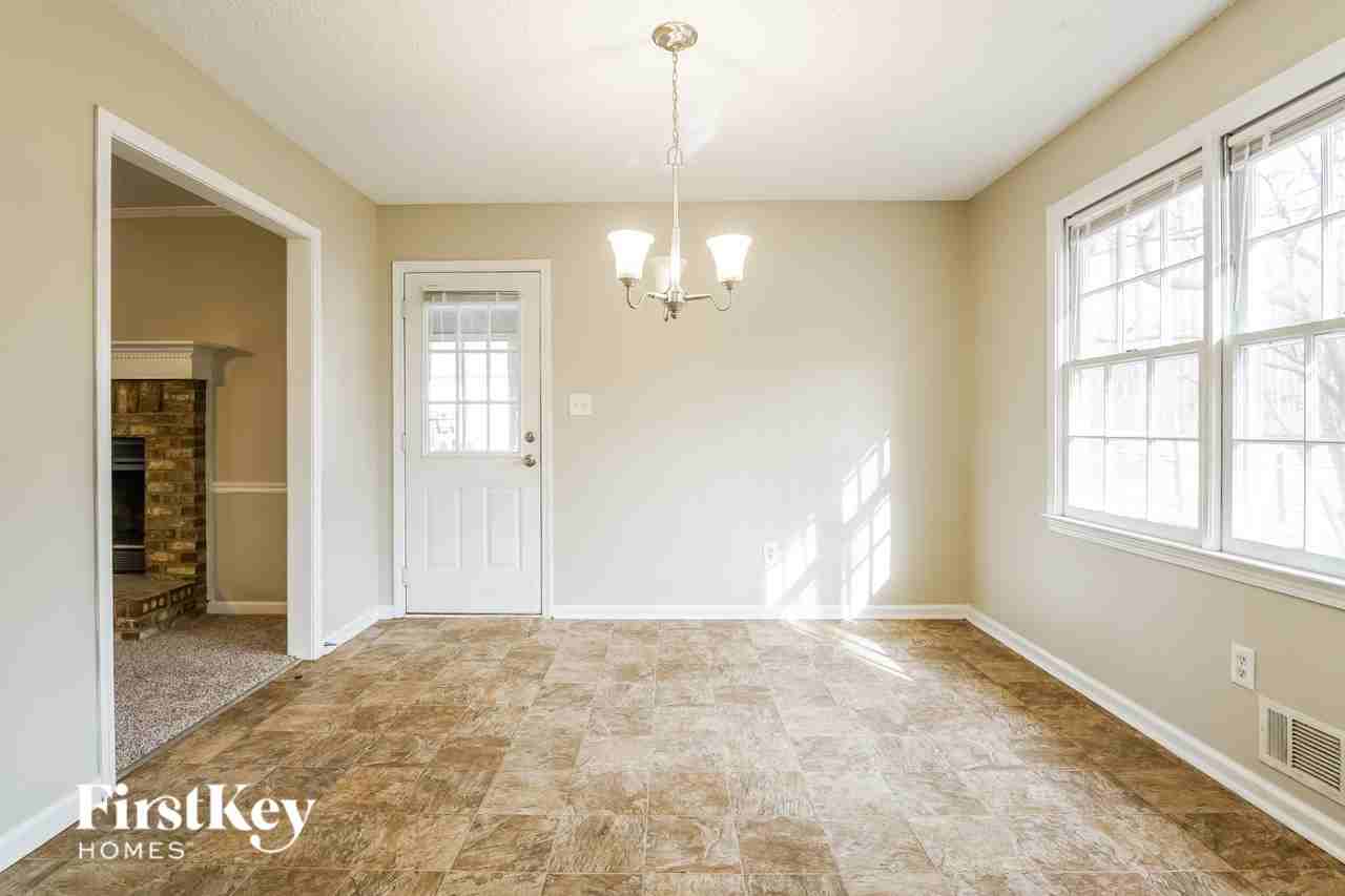 273 Hollis Cir - Photo 5 of 16