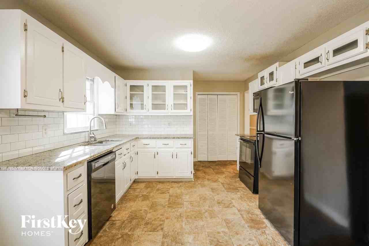 273 Hollis Cir - Photo 7 of 16