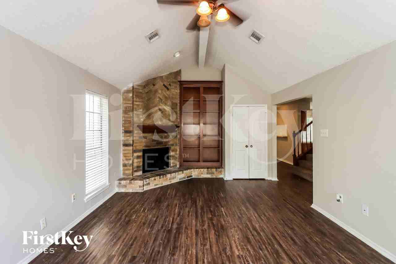 9631 Orangevale Dr - Photo 4 of 16