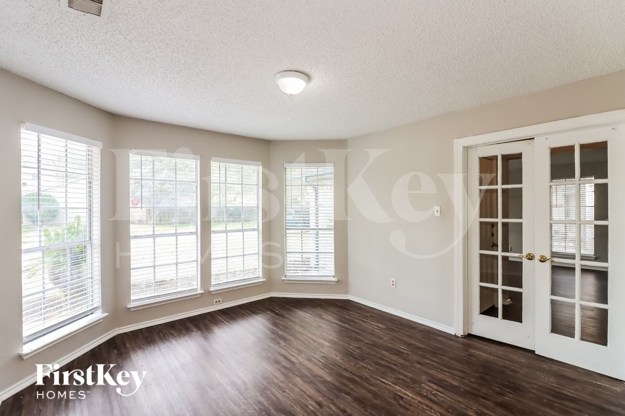 9631 Orangevale Dr - Photo 5 of 16