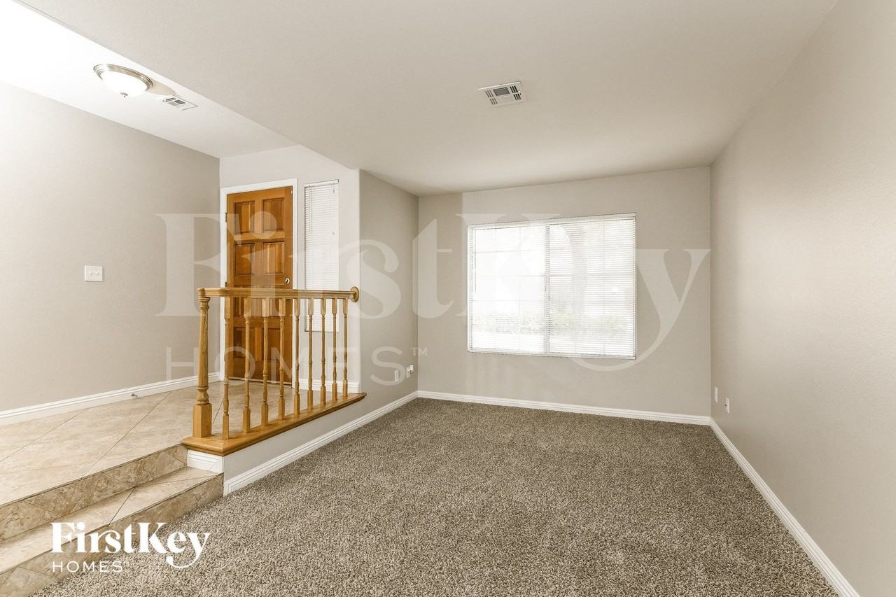 8333 Hollow Wharf Dr - Photo 2 of 15