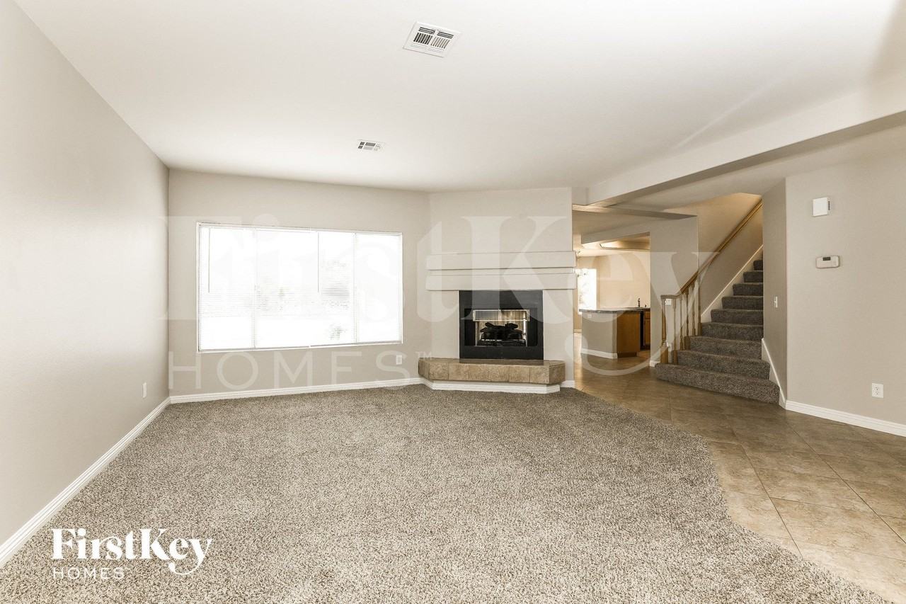 8333 Hollow Wharf Dr - Photo 3 of 15