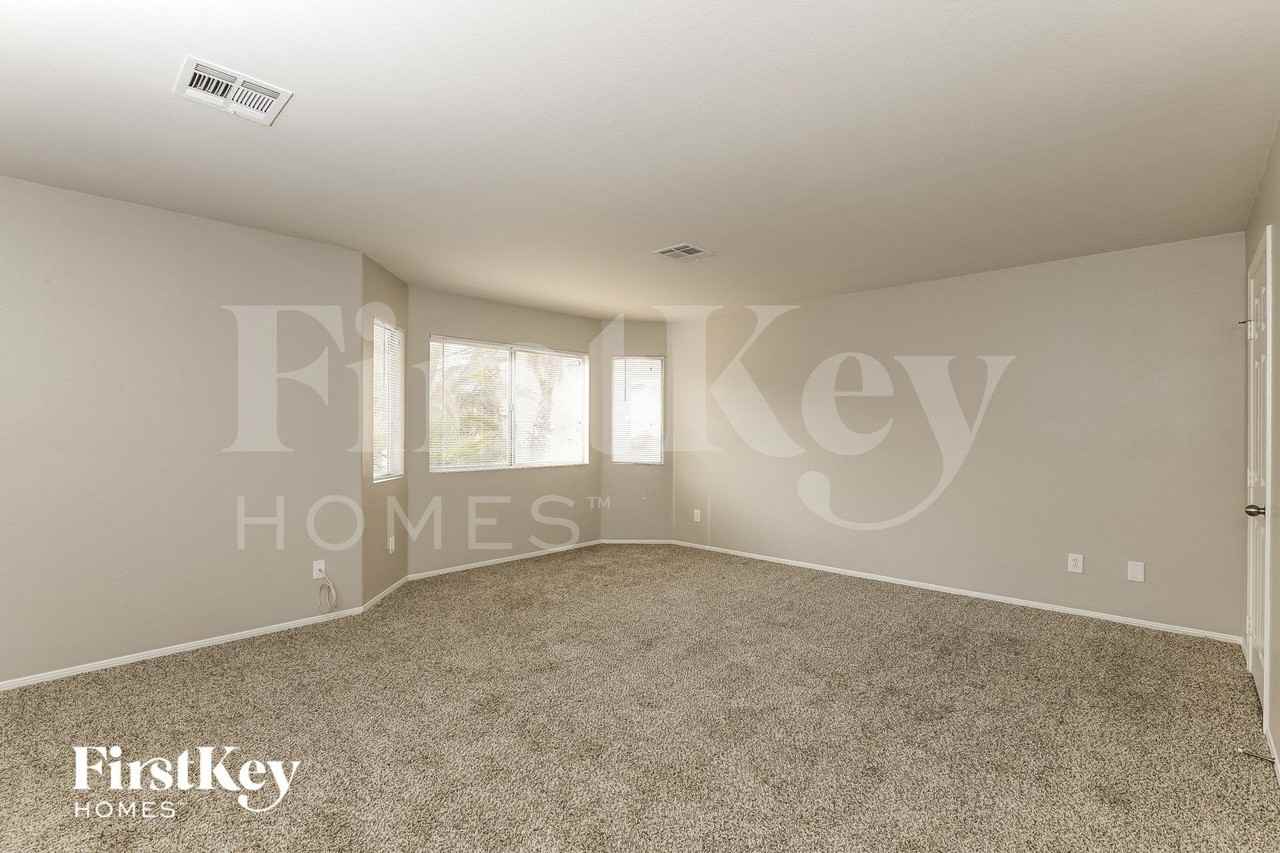 8333 Hollow Wharf Dr - Photo 7 of 15