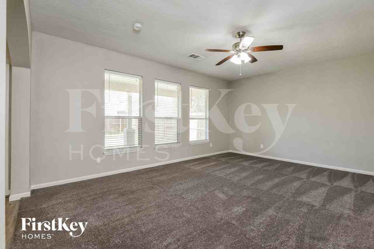 8207 Sugar Cane Dr - Photo 3 of 15