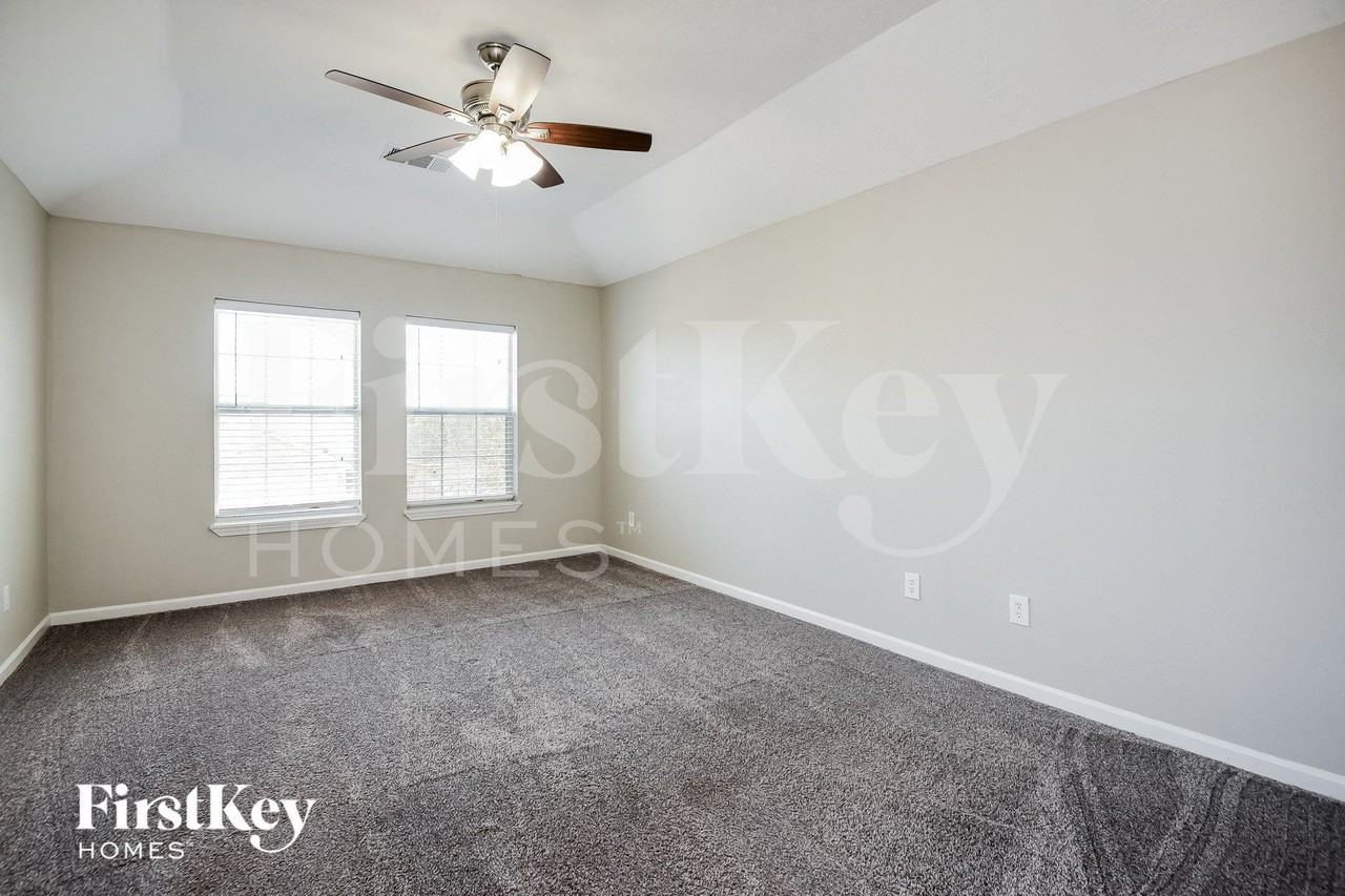 8207 Sugar Cane Dr - Photo 7 of 15