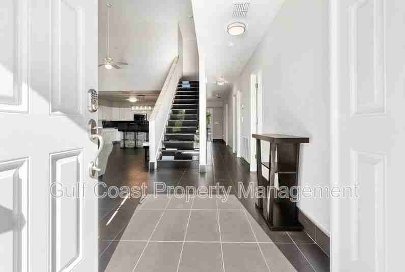 651 Avenida Del Norte - Photo 4 of 47