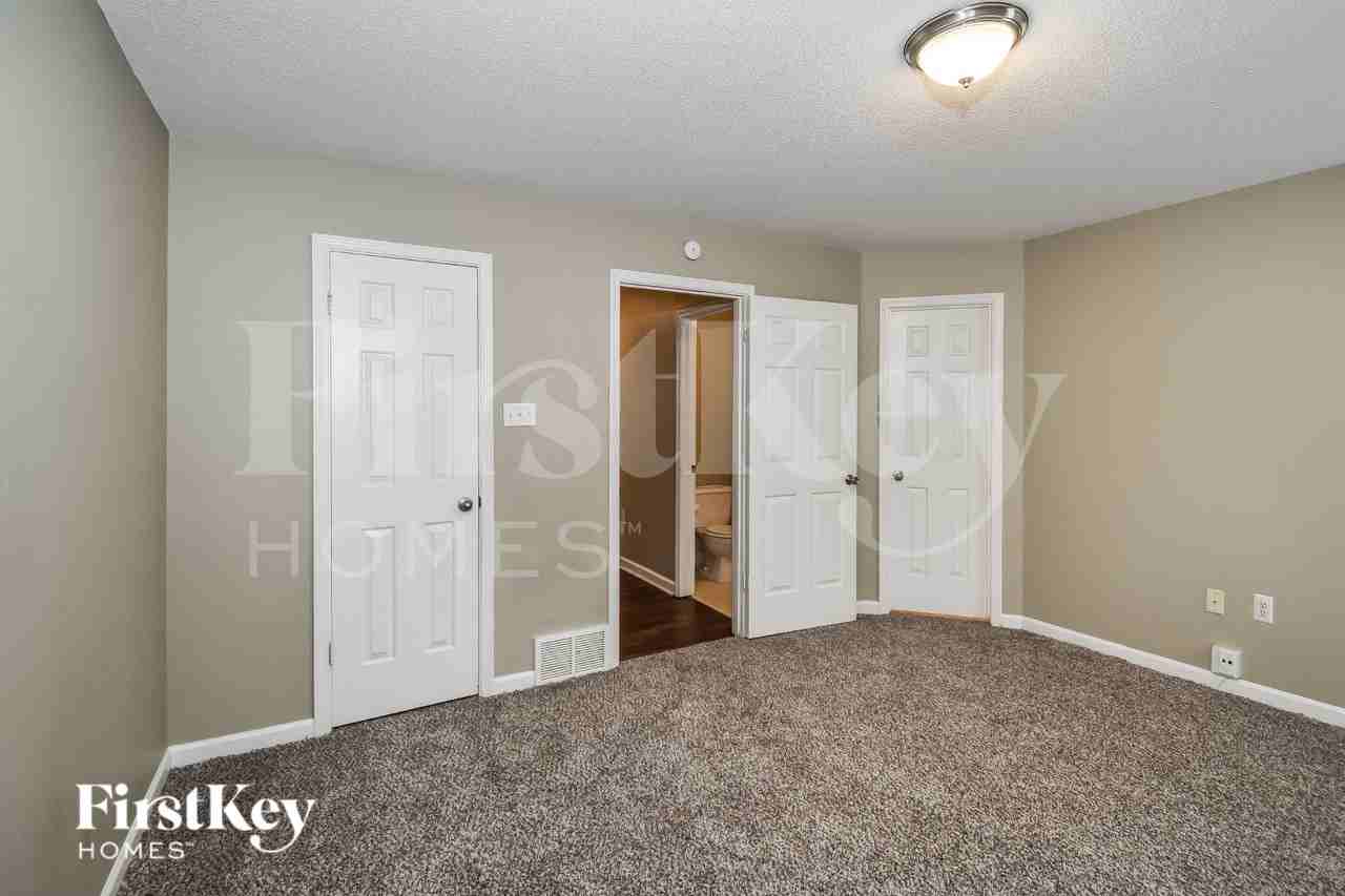 8051 Port Douglas Dr - Photo 7 of 16
