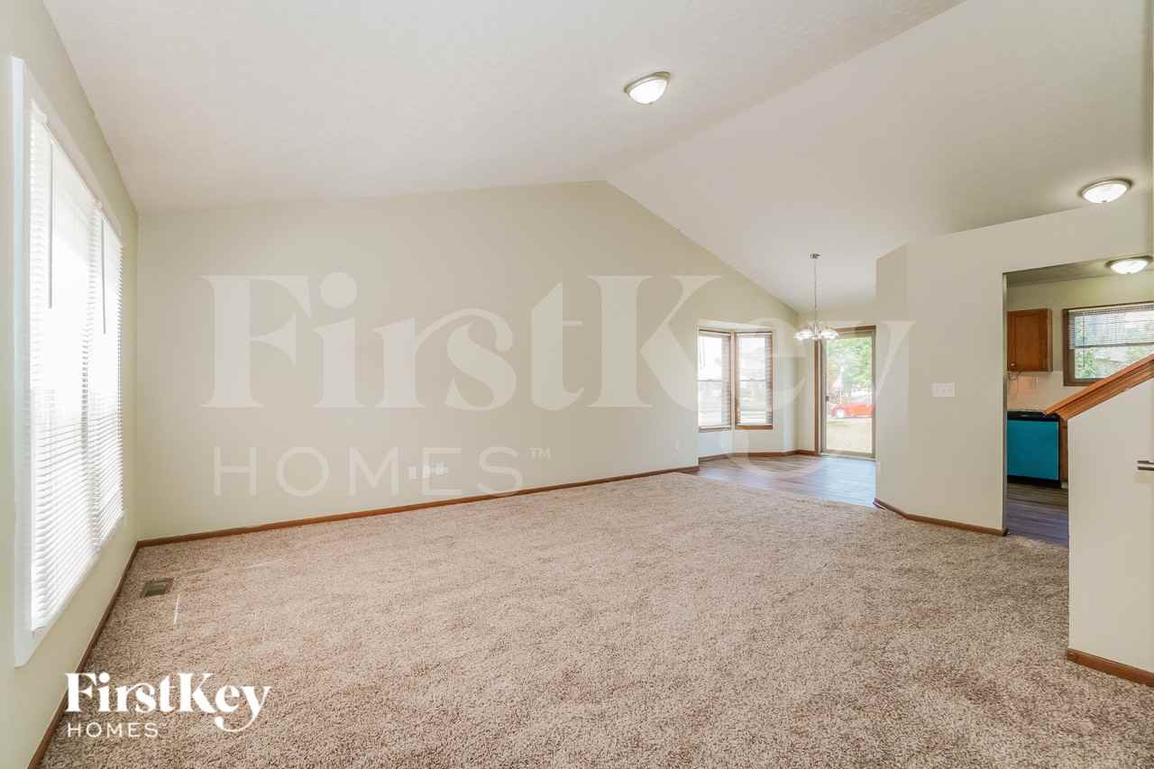 5720 Larksdale Dr - Photo 3 of 16