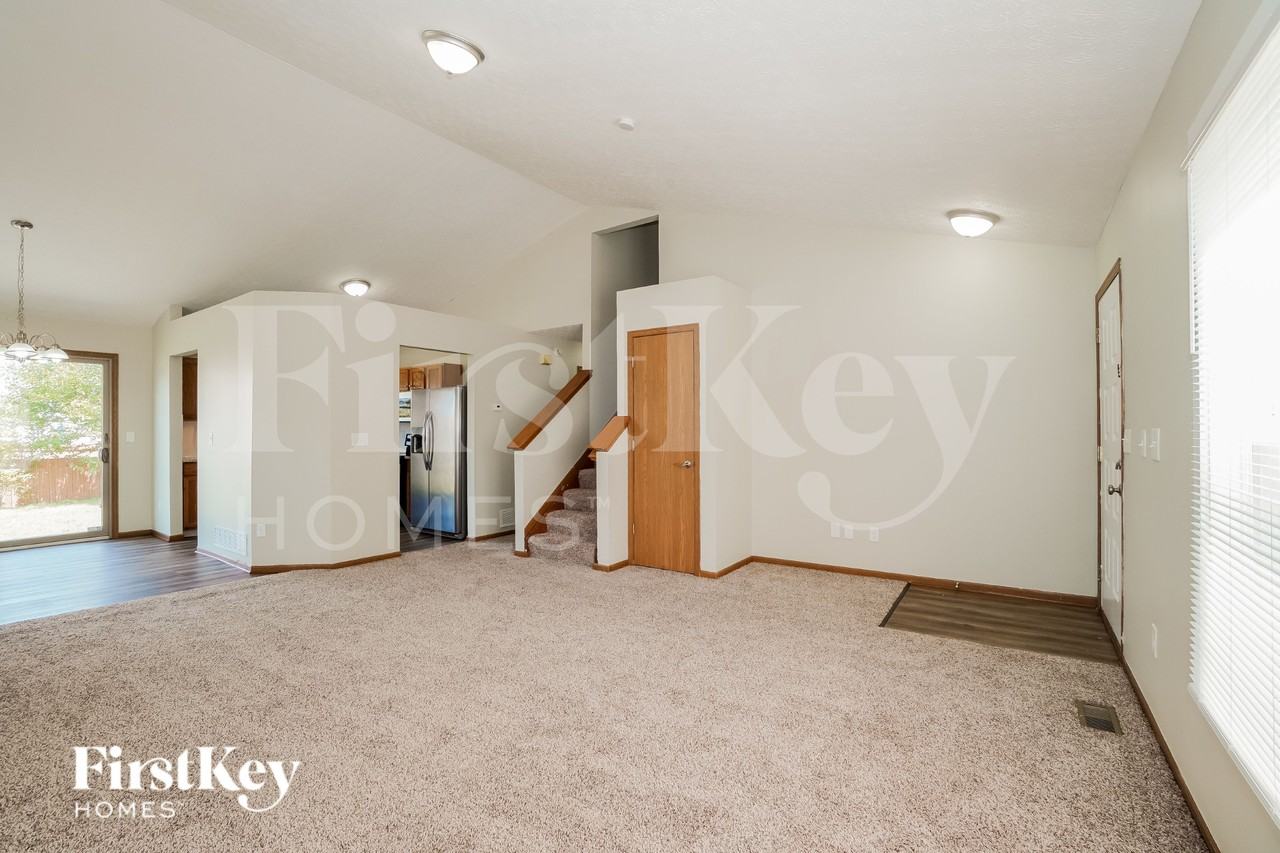 5720 Larksdale Dr - Photo 4 of 16