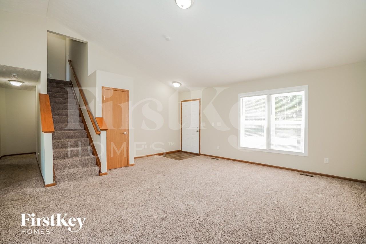 5720 Larksdale Dr - Photo 5 of 16
