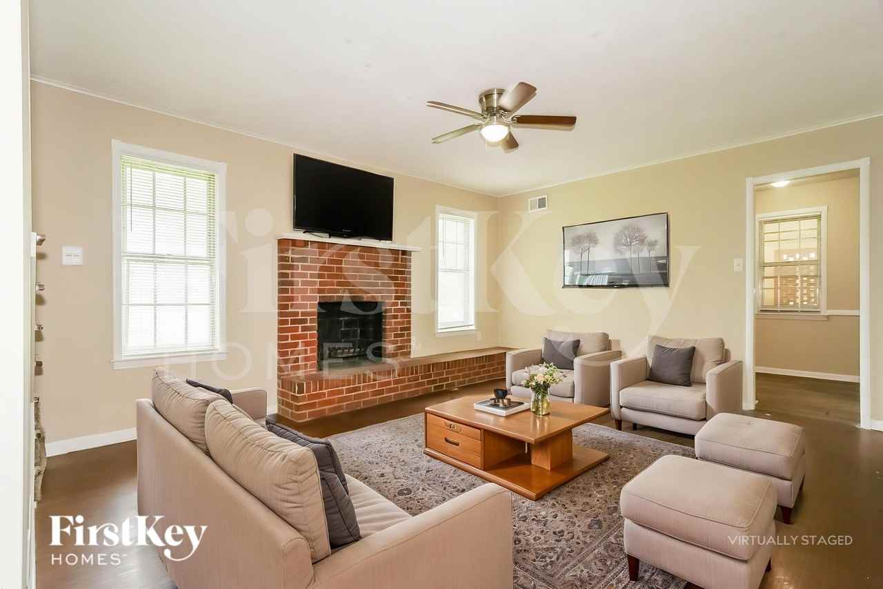 4832 Rolling Meadows Dr - Photo 4 of 19