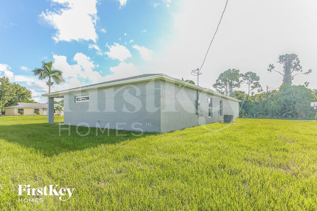 4402 Sw Daemon St - Photo 2 of 2