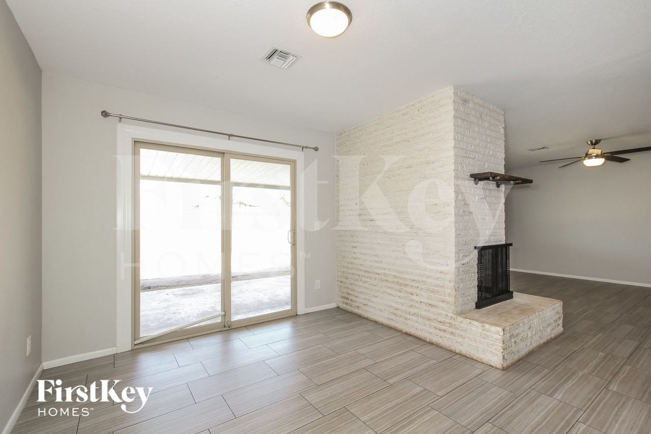 3940 W Solano Dr S - Photo 5 of 15