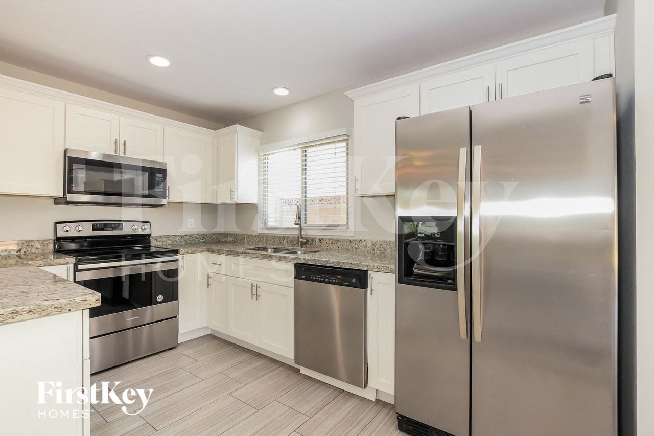 3940 W Solano Dr S - Photo 7 of 15
