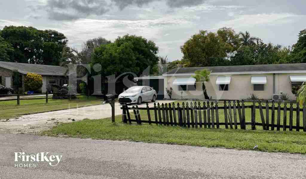 3907 Coconut Rd - Photo 2 of 2
