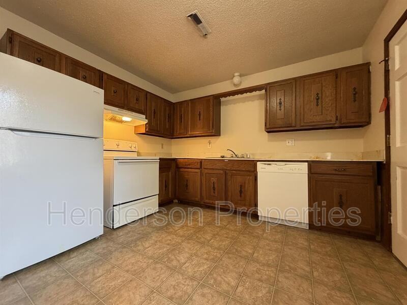522 Davie Ave #C - Photo 4 of 13