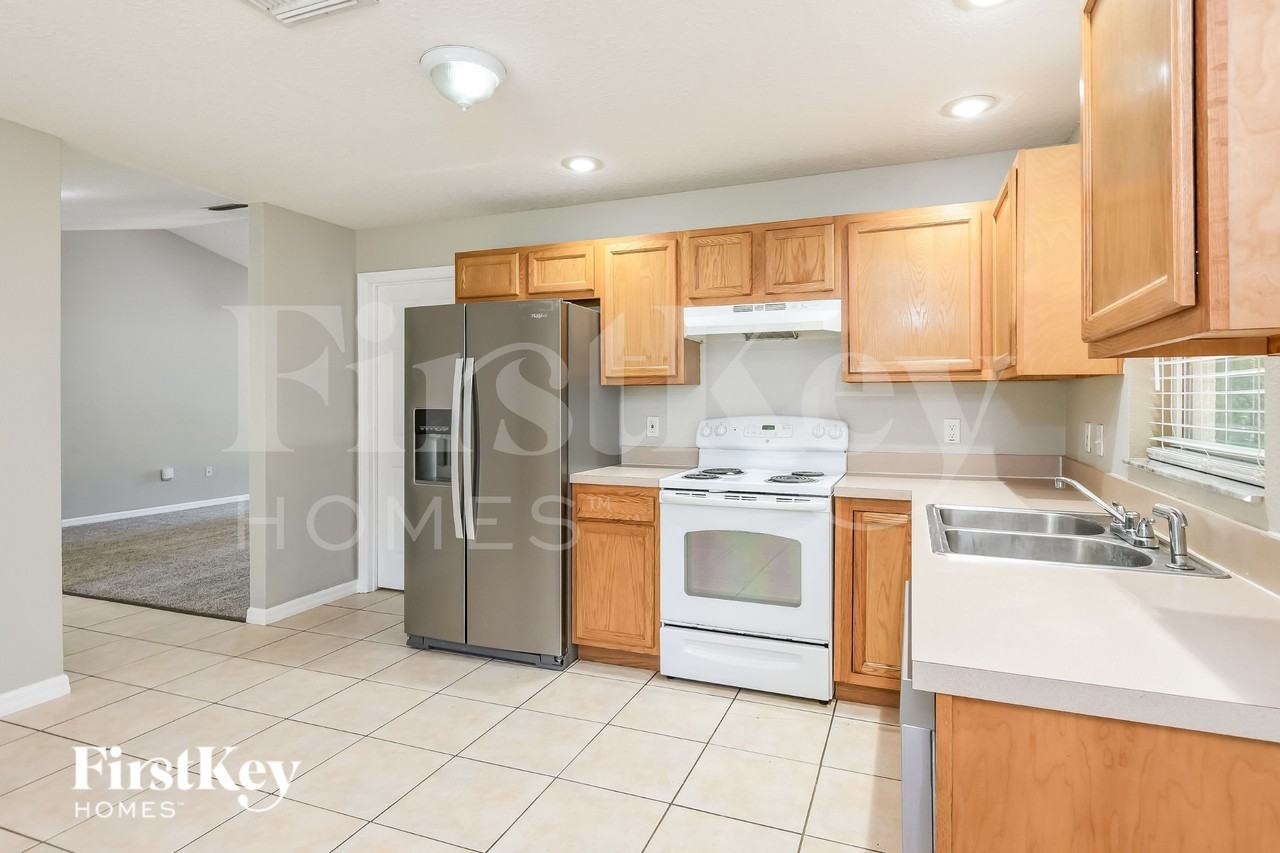 3085 Packard Ave - Photo 7 of 16
